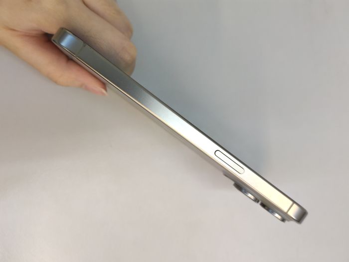 iPhone 15 Pro Max · 3/6