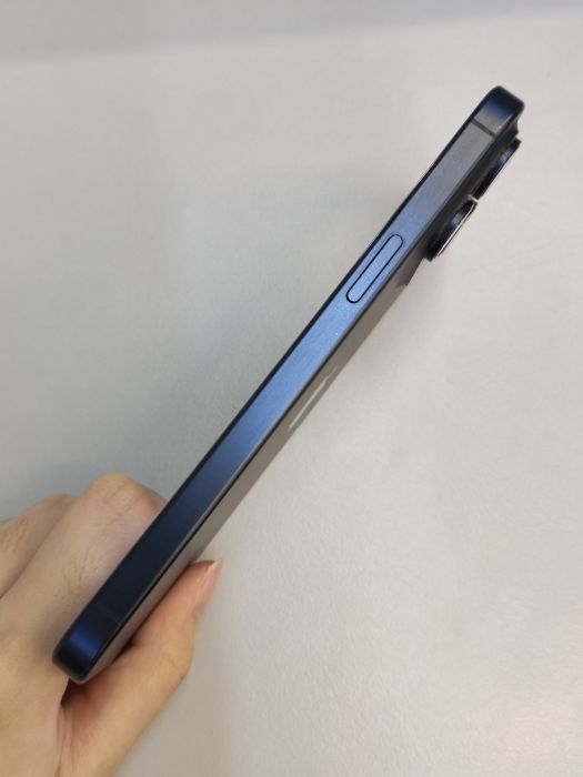 iPhone 15 Pro Max · 3/6