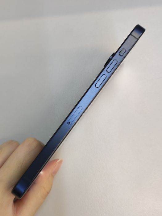 iPhone 15 Pro Max · 2/6