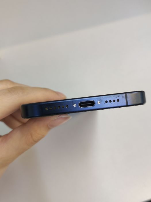iPhone 15 Pro Max · 4/6