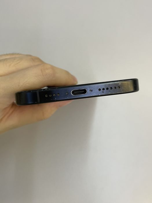 iPhone 16 Pro Max · 4/10