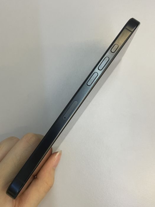 iPhone 16 Pro Max · 2/10