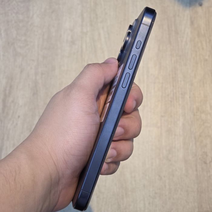 iPhone 15 Pro Max · 2/9