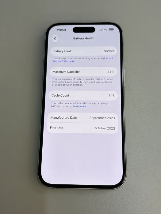 iPhone 15 · 8/9