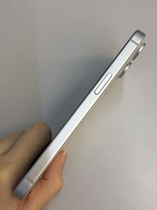 iPhone 15 · 3/9