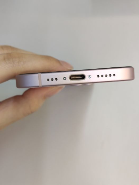 iPhone 15 · 4/9