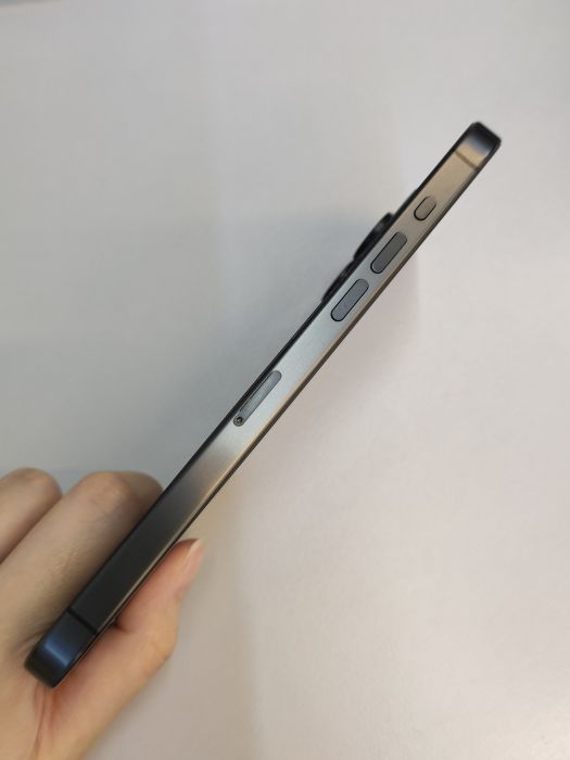 iPhone 15 Pro Max · 3/9