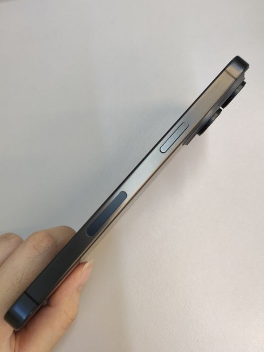 iPhone 15 Pro Max · 4/9