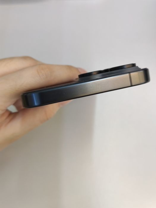 iPhone 15 Pro Max · 6/9
