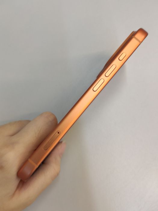 iPhone 17 Pro · 2/6