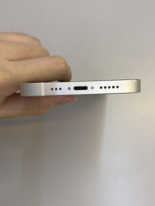 iPhone 13 · 4/9