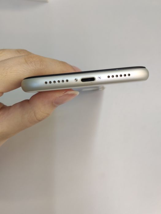 iPhone 11 · 4/9