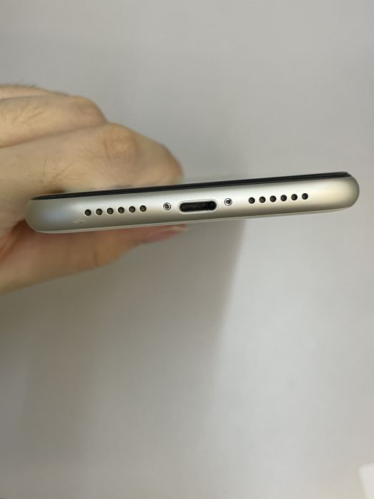 iPhone 11 · 4/9
