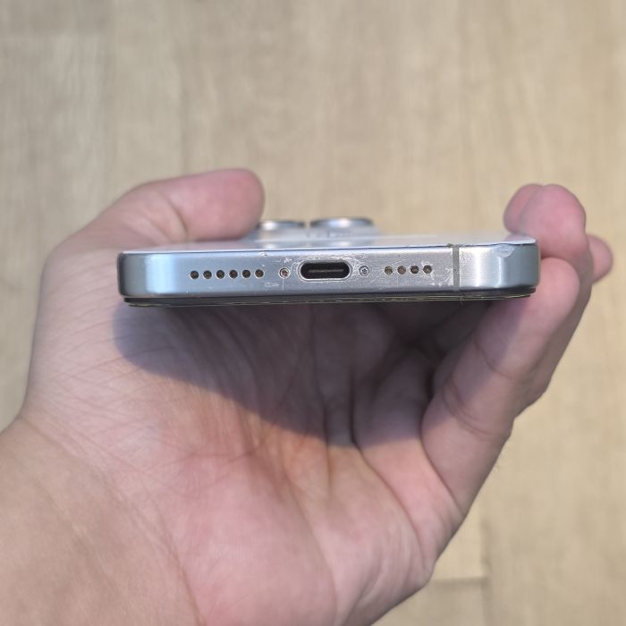iPhone 15 Pro Max · 4/6