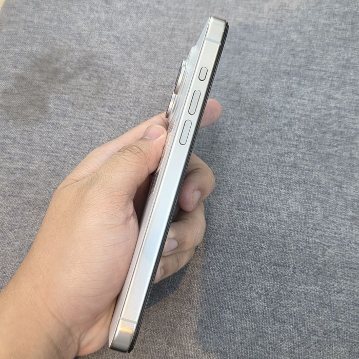 iPhone 15 Pro Max · 2/5