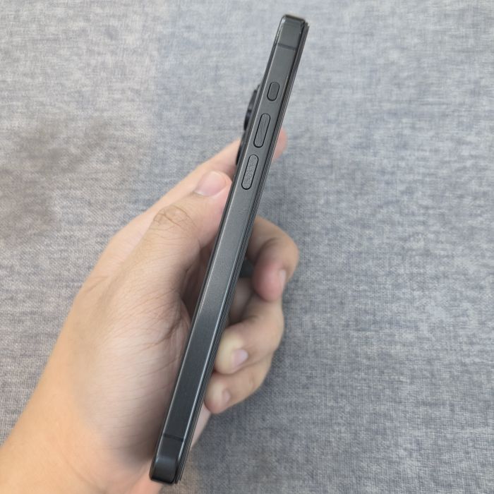iPhone 15 Pro Max · 2/6