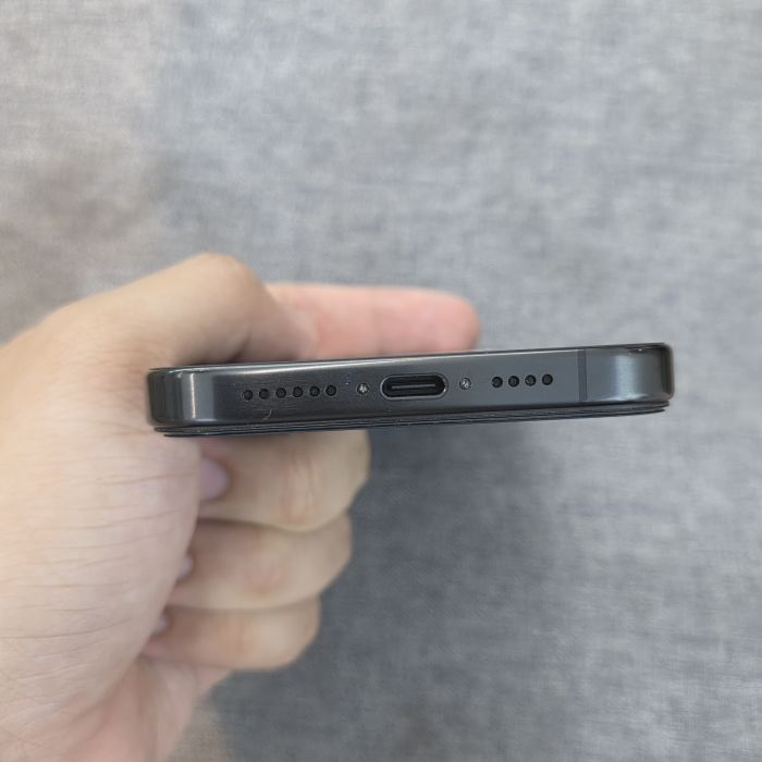 iPhone 15 Pro Max · 4/6