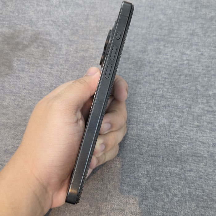 iPhone 15 Pro Max · 2/6