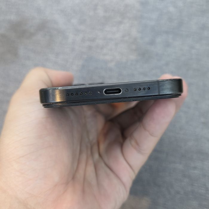 iPhone 15 Pro Max · 4/6