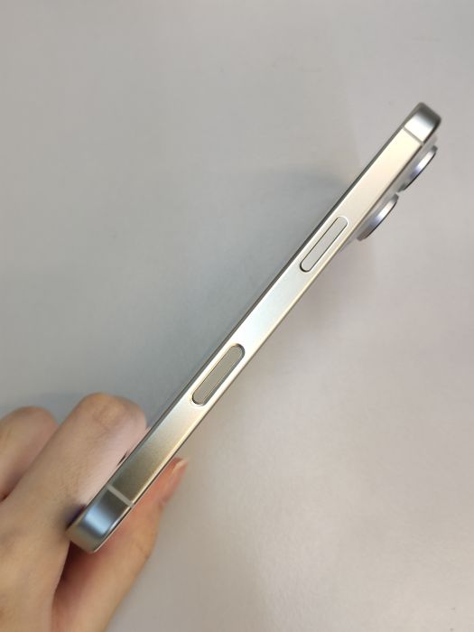 iPhone 16 Pro · 3/6