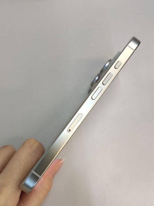 iPhone 16 Pro · 2/6