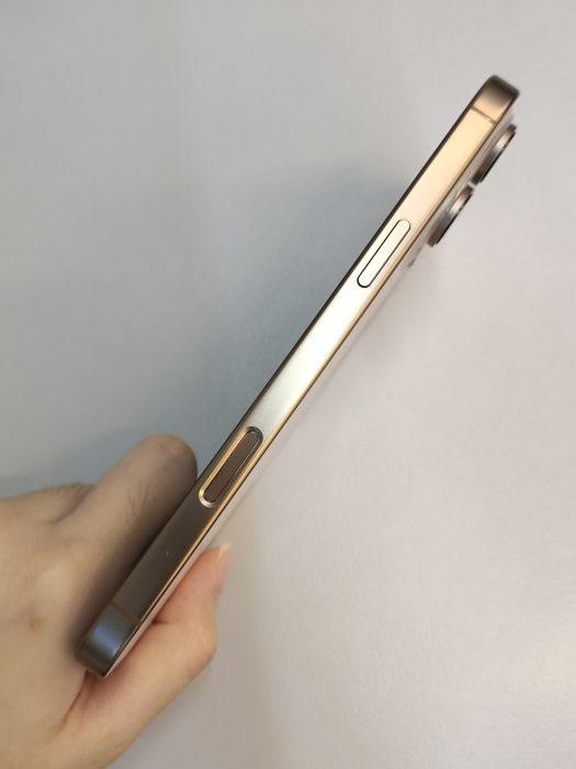 iPhone 16 Pro Max · 3/6