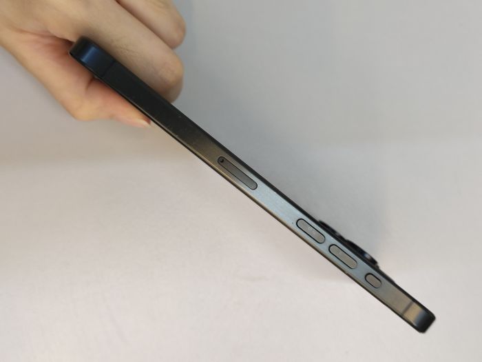 iPhone 15 Pro Max · 3/9