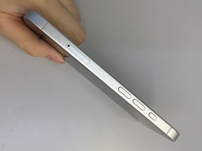 iPhone 17 · 2/9
