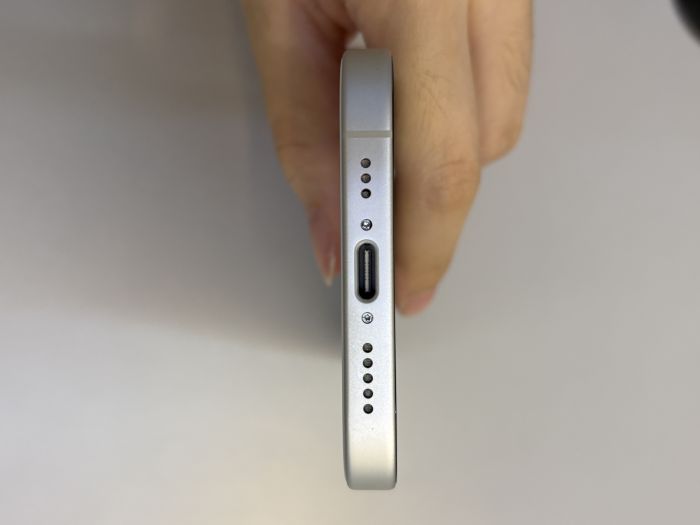 iPhone 17 · 4/9