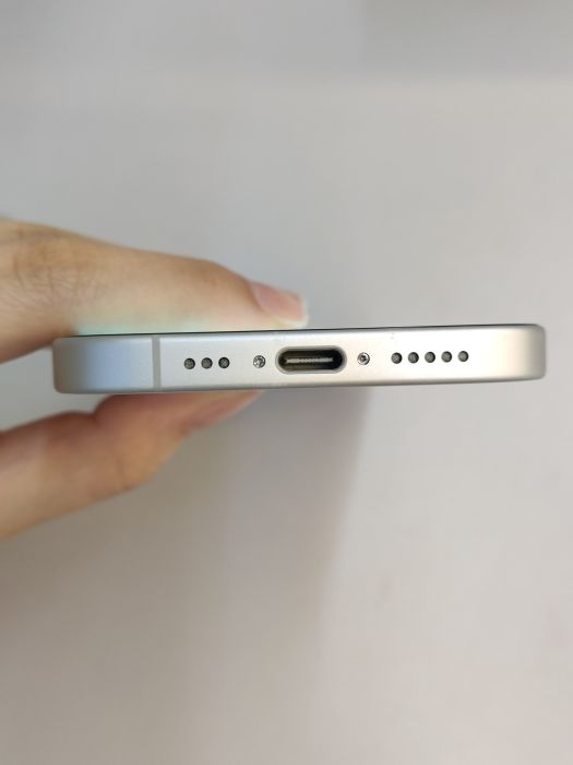 iPhone 17 · 4/9