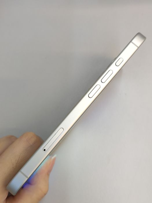 iPhone 17 · 2/9
