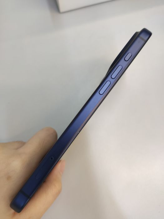 iPhone 17 Pro Max · 2/6