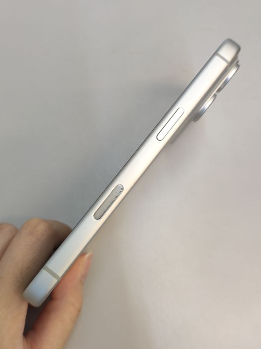 iPhone 17 Pro · 4/9