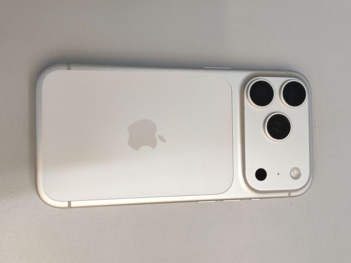 iPhone 17 Pro · 2/9