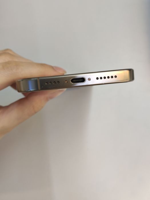 iPhone 16 Pro Max · 4/6