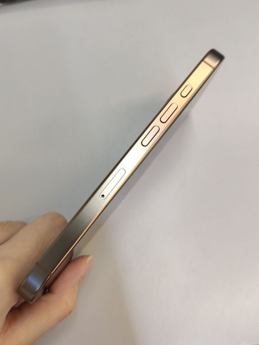 iPhone 16 Pro · 2/6