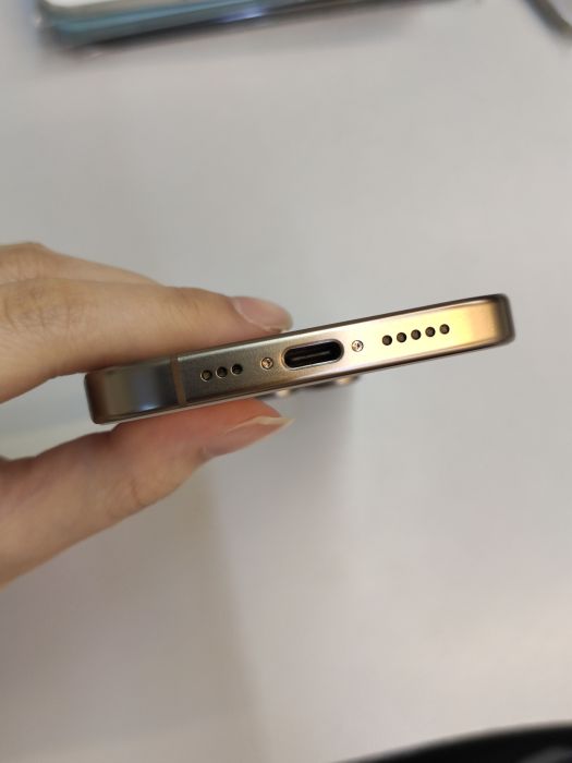 iPhone 16 Pro · 4/6