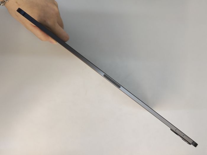 iPad Pro 13-inch (M4 2024)+cellular · 2/5