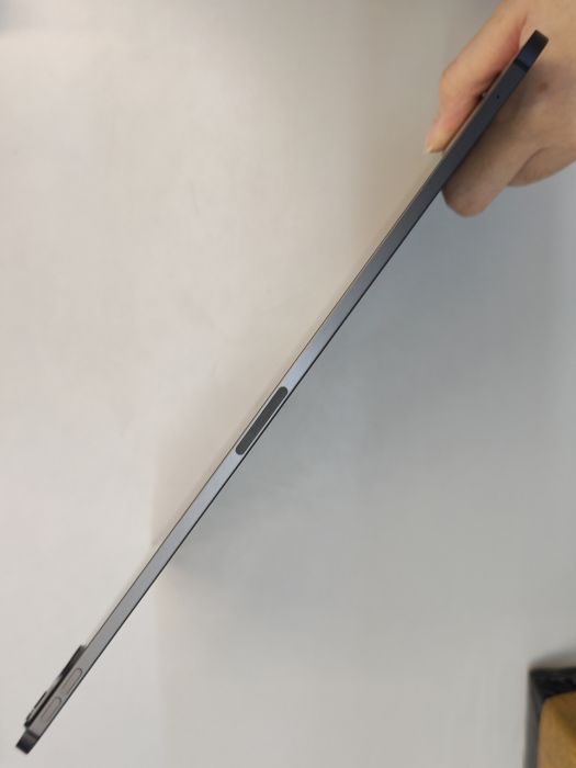 iPad Pro 13-inch (M4 2024)+cellular · 2/5