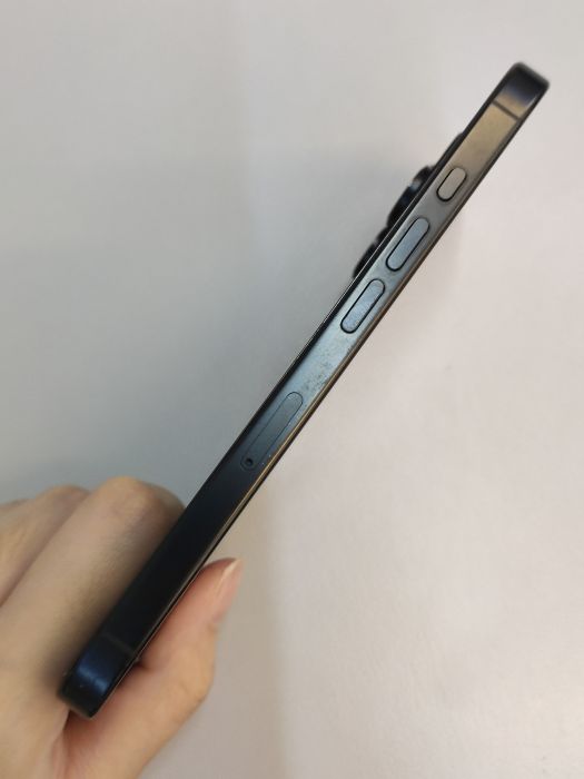 iPhone 16 Pro · 2/6