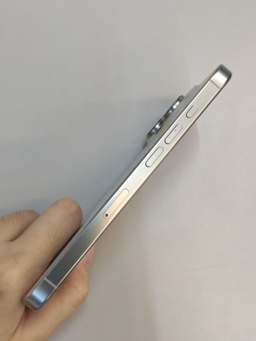 iPhone 16 Pro · 3/9