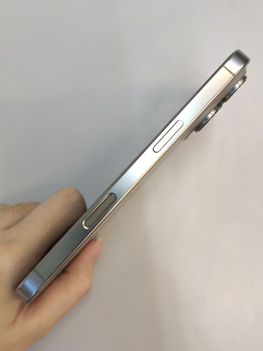 iPhone 16 Pro · 3/6