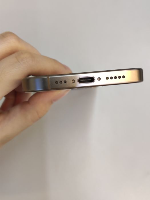 iPhone 16 Pro · 4/6