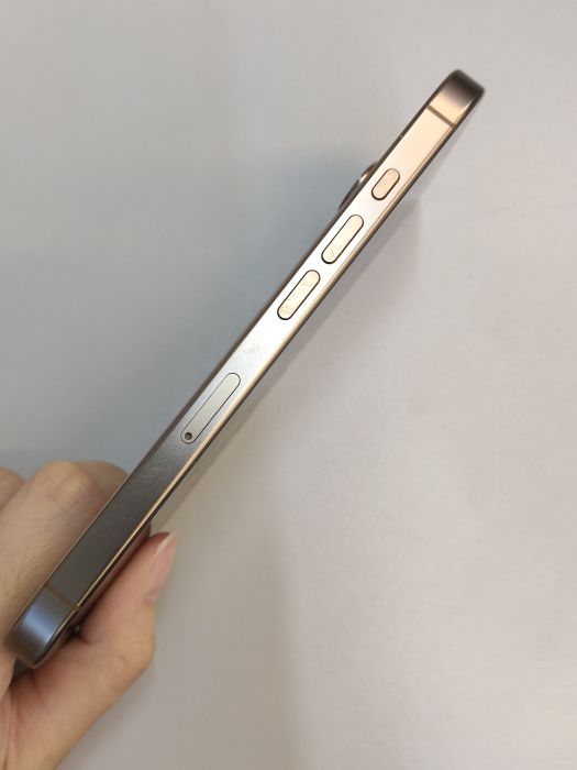 iPhone 16 Pro · 2/6