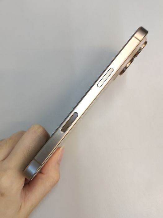 iPhone 16 Pro · 3/6