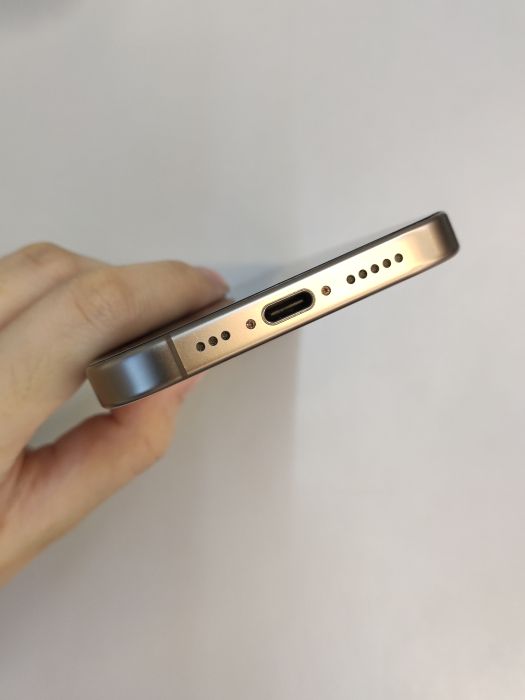 iPhone 16 Pro · 4/6