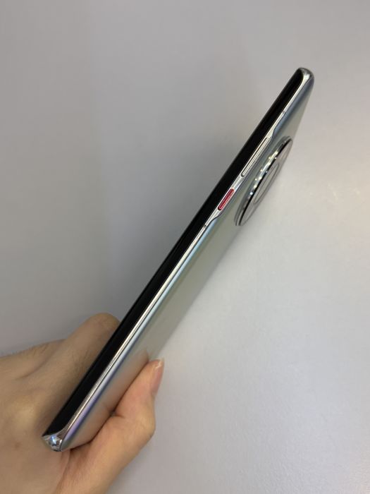 Huawei Mate 40 Pro · 3/7