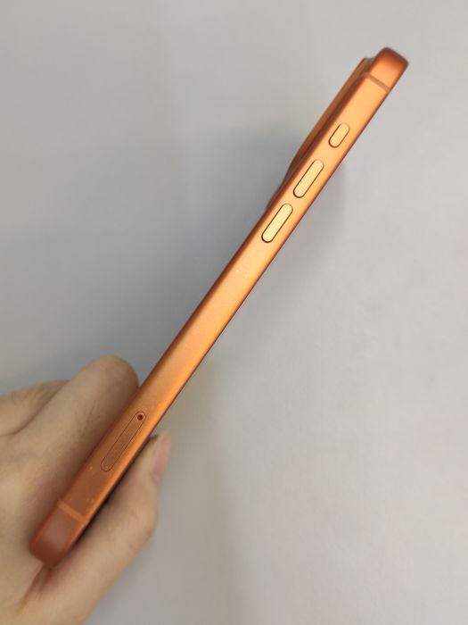 iPhone 17 Pro Max · 2/6
