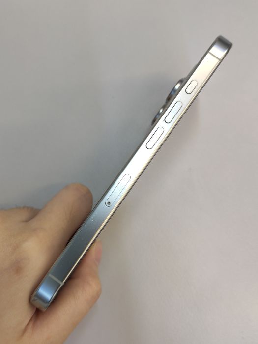 iPhone 16 Pro · 2/6