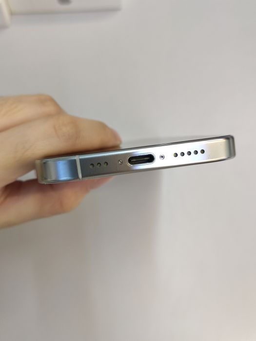 iPhone 16 Pro · 4/6